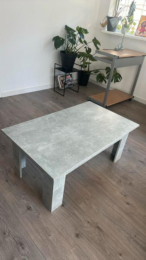 Moderne salontafel in betonlook - stevige staat, Huis en Inrichting, Tafels | Bijzettafels, Zo goed als nieuw, Rond, Minder dan 55 cm