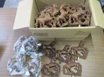 doos met 49 Mahonie houten paardjes voor klokken, Antiek en Kunst, Antiek | Klokken, Ophalen of Verzenden
