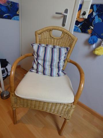 Fauteuil stoel van rotan of riet incl. kussens beschikbaar voor biedingen
