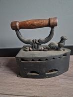 Oud strijkijzer gietijzer hout met vogeltje, Ophalen of Verzenden