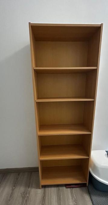 Kast beschikbaar voor biedingen