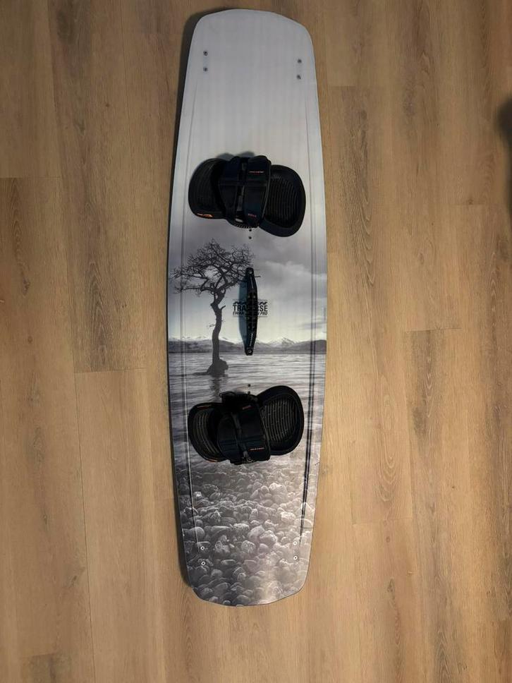 Naish Traverse EJ kiteboard 152x43.5, Watersport en Boten, Kitesurfen, Zo goed als nieuw, Kiteboard, 4 m² of minder, Twintip, Ophalen of Verzenden