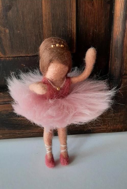 Genaaldvilte Ballerina rose wol naaldvilten handgemaakt, Hobby en Vrije tijd, Vilt, Nieuw, Wolvilt, Ophalen of Verzenden