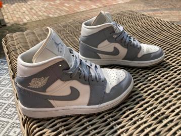 nike air jordan 1 mid stealth beschikbaar voor biedingen
