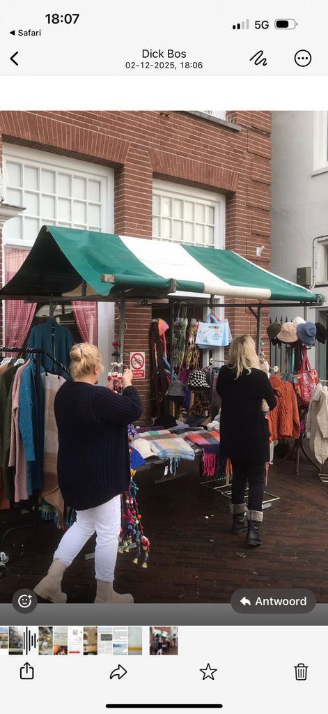 Marktkraam met groen-wit gestreepte luifel, Tuin en Terras, Zonneschermen, Nieuw, Knikarmscherm, Minder dan 150 cm, Ophalen of Verzenden