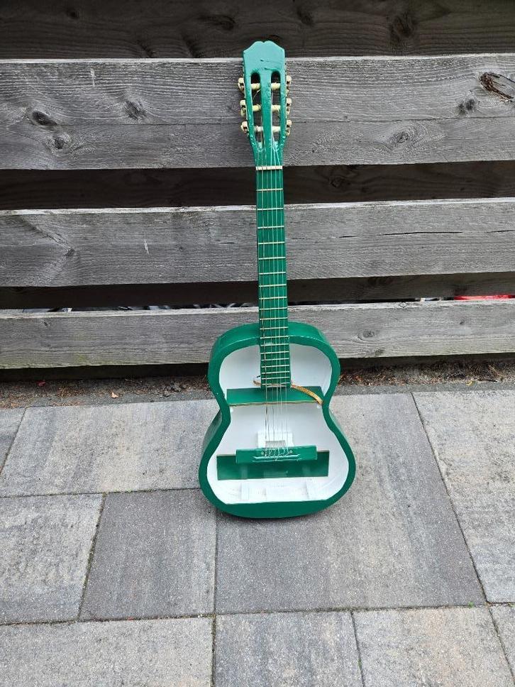 Gitaar kastje, Hobby en Vrije tijd, Knutselen, Gebruikt, Knutselwerk, Ophalen