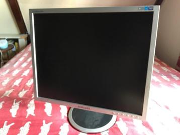 Samsung monitor beschikbaar voor biedingen