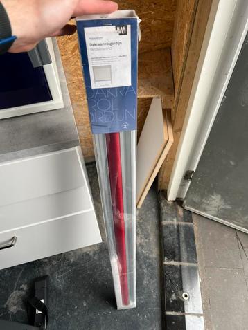 Dakraam gordijn rood 94x134cm nieuw in doos beschikbaar voor biedingen