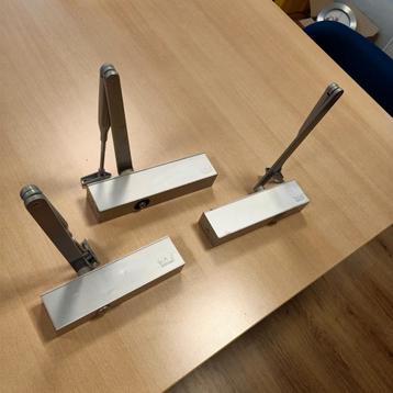 Te koop meerdere dorma deurdrangers ts 73 en ts 83. beschikbaar voor biedingen