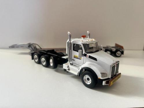 Kenworth in de kleuren van New-holland met dieplader, Hobby en Vrije tijd, Modelauto's | 1:50, Gebruikt, Bus of Vrachtwagen, Overige merken