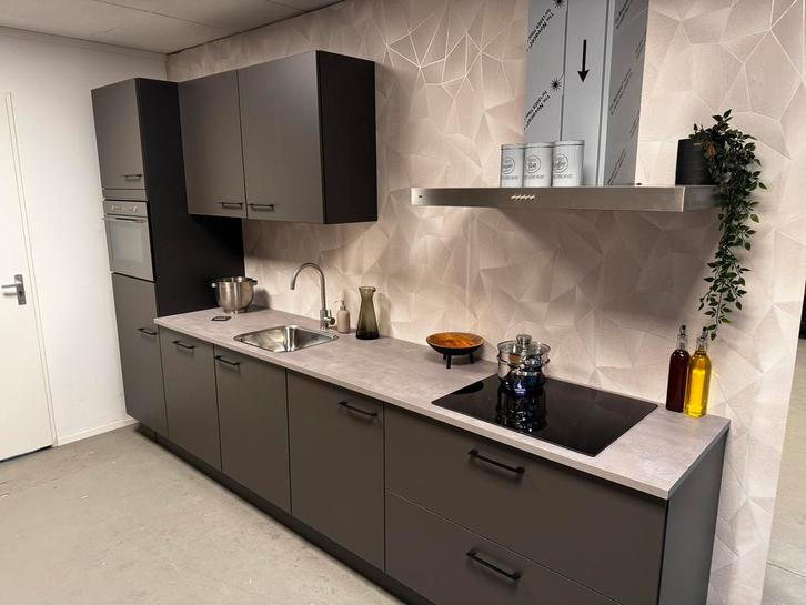 Keuken compleet. met 5 apparaten keuze uit 20 kleuren € 3875, Huis en Inrichting, Keuken | Complete keukens, Nieuw, Enkelwandige keuken