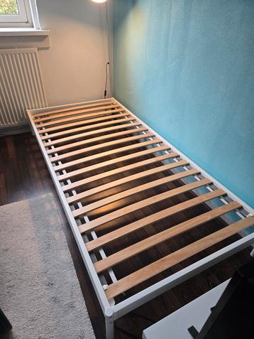VEVELSTAD bedframe incl lattenbodem  beschikbaar voor biedingen