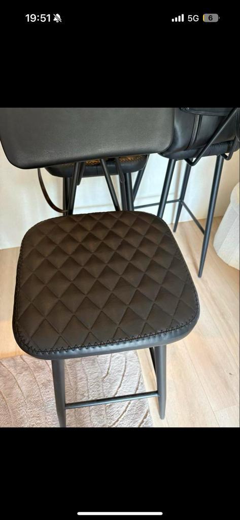 4 Moderne Zwarte Barkrukken - Huiskamer/Keuken, Huis en Inrichting, Barkrukken, Zo goed als nieuw, 60 tot 90 cm, Leer, 4 krukken