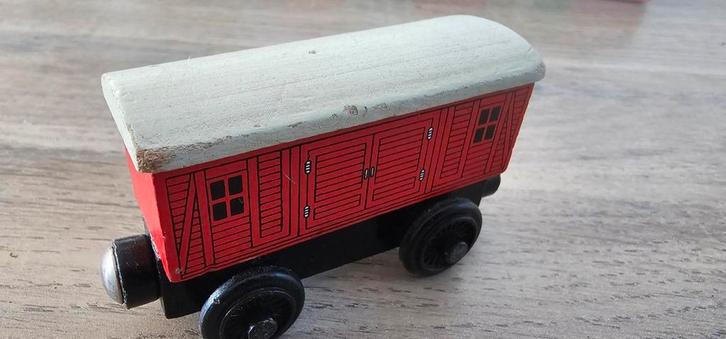 Thomas de trein hout Passengier wagon rood, Kinderen en Baby's, Speelgoed | Thomas de Trein, Zo goed als nieuw, Ophalen of Verzenden