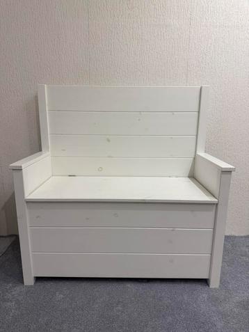 Kinderbank met opberg box beschikbaar voor biedingen