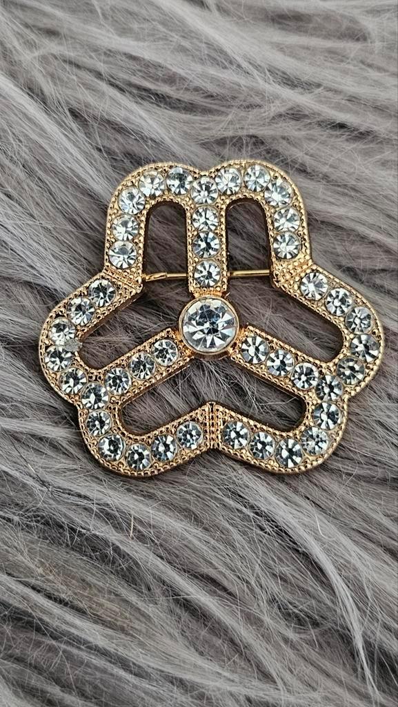 Goudkleurige Klaver Broche met Stras, Sieraden, Tassen en Uiterlijk, Broches, Nieuw, Overige materialen, Goud, Minder dan 4 cm