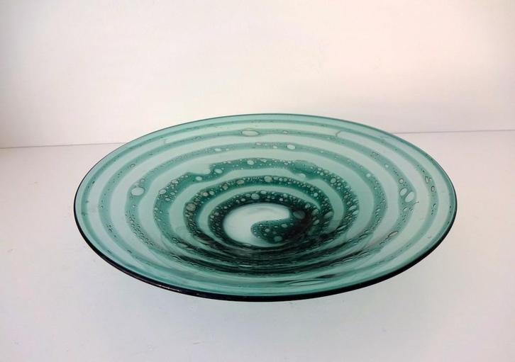 Glazen schaal helder en groen spiraalvorm luchtbellen 3900-s, Antiek en Kunst, Antiek | Glas en Kristal, Ophalen of Verzenden
