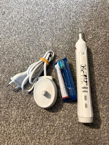 Oral B Elektrische Tandenborstel (Star Wars) licht gebruikt beschikbaar voor biedingen
