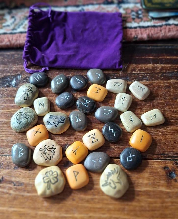Rune stenen, Hobby en Vrije tijd, Overige Hobby en Vrije tijd, Zo goed als nieuw, Ophalen of Verzenden