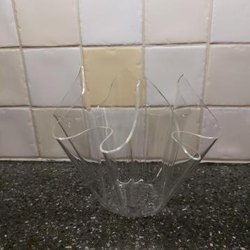 Vintage zakdoek vaas plexiglas beschikbaar voor biedingen