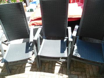  4 x weinig gebruikte Tuinstoelen Diverse standen. beschikbaar voor biedingen