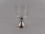 Borrelglaasje met zilveren voet                         D135, Antiek en Kunst, Antiek | Glas en Kristal, Ophalen of Verzenden
