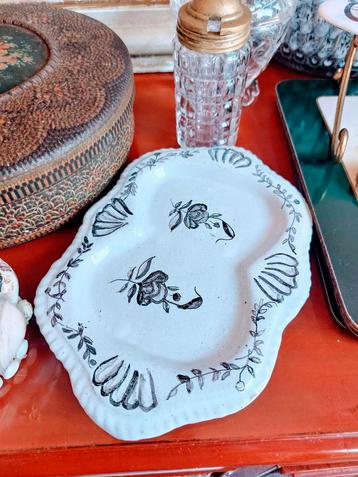 Handgeschilderd Brocante Zeepbakje beschikbaar voor biedingen