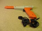 NES zapper, Spelcomputers en Games, Ophalen of Verzenden, Zo goed als nieuw, NES, Pistool