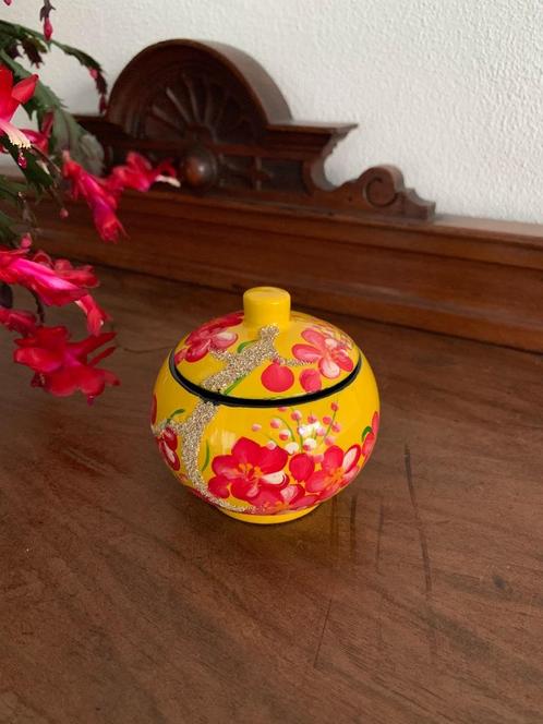 Gekleurd doosje bamboe Vietnam, Huis en Inrichting, Woonaccessoires | Schalen en Manden, Zo goed als nieuw, Schaal, Rechthoekig