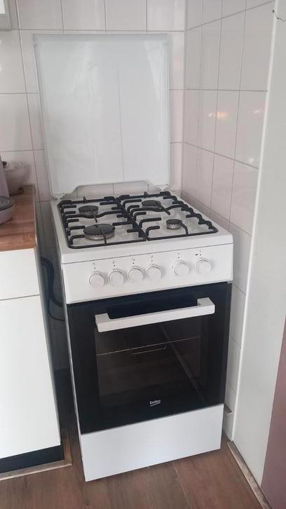 Beko gasfornuis + oven, Witgoed en Apparatuur, Fornuizen, Gebruikt, Vrijstaand, Gas, 4 kookzones, 85 tot 90 cm, Ophalen
