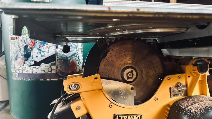 DeWalt DW742 Zaagtafel, Doe-het-zelf en Verbouw, Gereedschap | Zaagmachines, Gebruikt, Cirkelzaag, 1200 watt of meer, 70 mm of meer