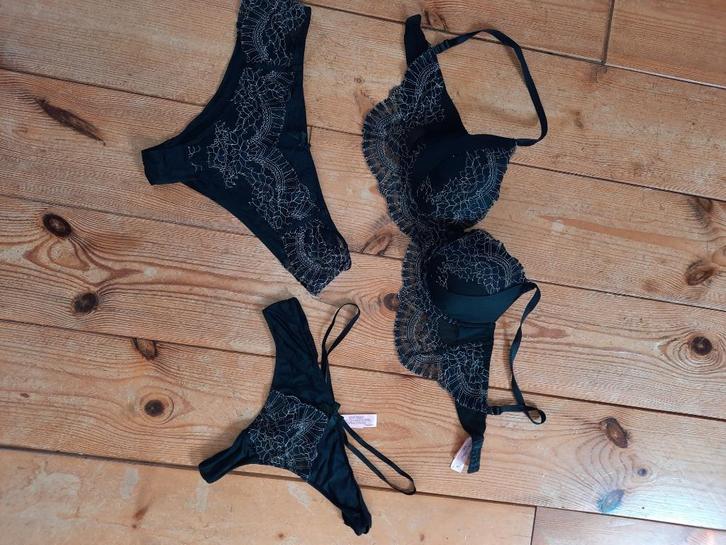 zwart lingeriesetje hunkemoller 80D slips string XL, Kleding | Dames, Ondergoed en Lingerie, String, Zwart, Ophalen of Verzenden