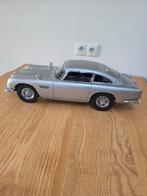 James bond aston Martin DB5.  1:8, Hobby en Vrije tijd, Modelauto's | 1:5 tot 1:12, Ophalen, Zo goed als nieuw, Auto
