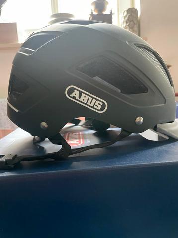 ABUS Fietshelm - Zo goed als nieuw beschikbaar voor biedingen