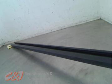 Schuifdeurrail links van een Fiat Scudo beschikbaar voor biedingen