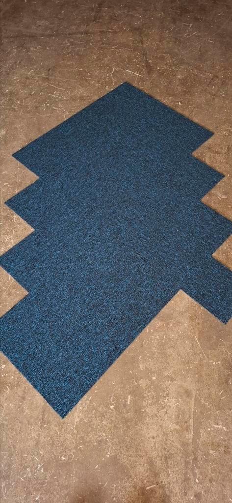 mooie nieuwe blauwe tapijttegels voor €0,40 per stuk, Huis en Inrichting, Stoffering | Vloerbedekking, Nieuw, Tapijttegels, Blauw