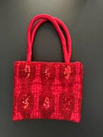 Nieuw rood satijnen avondtasje met kralen decoratie, Sieraden, Tassen en Uiterlijk, Tassen | Damestassen, Ophalen of Verzenden