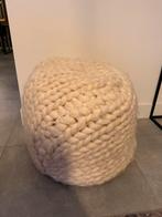 Merino wollen poef - Zacht en comfortabel!, Huis en Inrichting, Banken | Voetenbanken en Poefen, Rond, Ophalen of Verzenden, Zo goed als nieuw