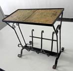 vintage krantenbak bijzettafel brutalistisch design jaren 70, Ophalen of Verzenden, Gebruikt