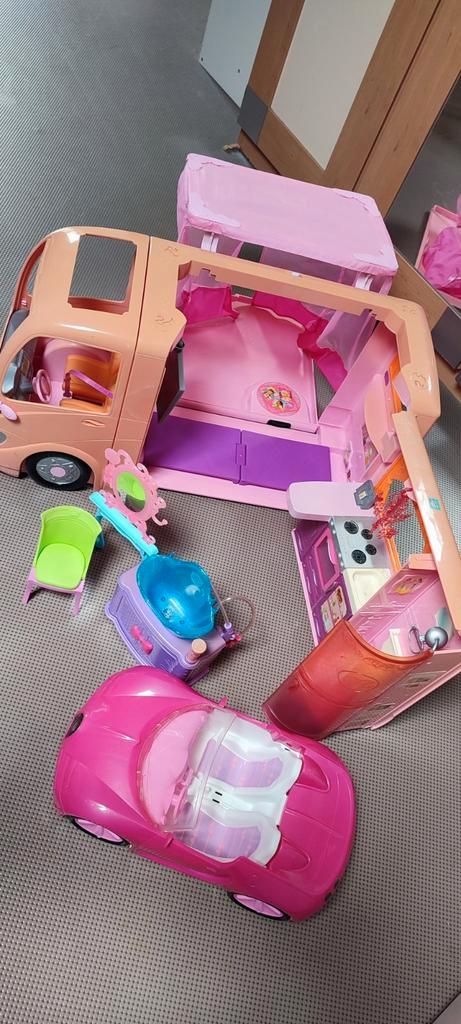 Barbie camper met prinsessia barbiepoppen en rapunzel, Kinderen en Baby's, Speelgoed | Poppenhuizen, Gebruikt, Toebehoren, Ophalen of Verzenden