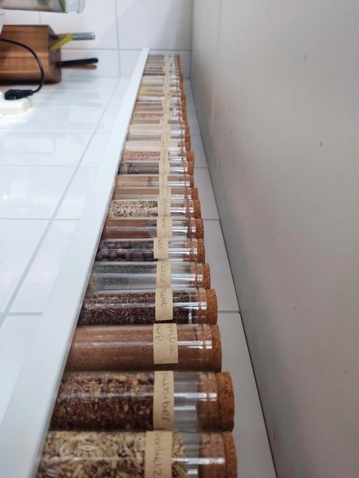 Kruidenpotjes reageerbuisjes 8x3 cm 71 stuks, Huis en Inrichting, Keuken | Potten en Pannen, Zo goed als nieuw, Ophalen of Verzenden