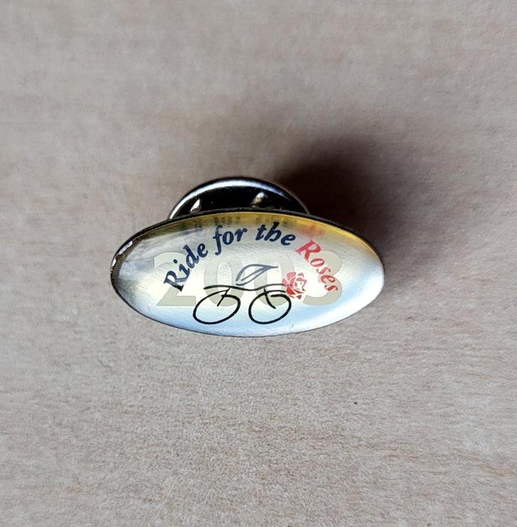 Aalsmeer Ride for the Roses Fiets pin, Verzamelen, Speldjes, Pins en Buttons, Gebruikt, Speldje of Pin, Overige onderwerpen, Ophalen of Verzenden