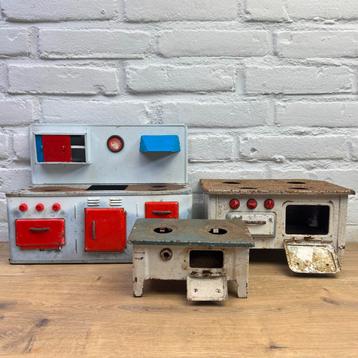 Vintage IJzeren Miniatuur Keuken beschikbaar voor biedingen