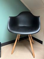 Kuipstoel met houten onderstel, Huis en Inrichting, Stoelen, Gebruikt, Zwart, Eén, Ophalen