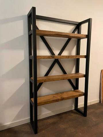 Hout stalen kast, Eikenhout beschikbaar voor biedingen