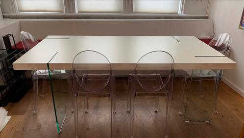 Wit tafel met glazen poten, Huis en Inrichting, Tafels | Salontafels, Zo goed als nieuw, 75 cm of meer, 50 tot 100 cm, 150 tot 200 cm