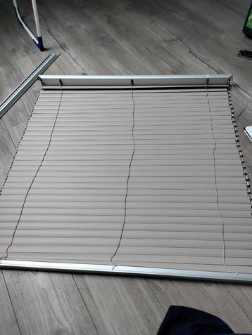VELUW dakraam jaloezie GGL 4 PAL S06 7059S taupe beschikbaar voor biedingen