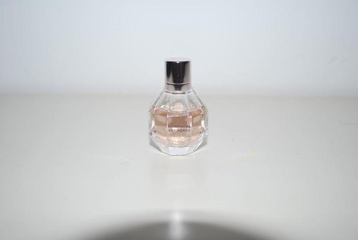 Miniatuur Viktor & Rolf Flowerbomb, Verzamelen, Parfumverzamelingen, Zo goed als nieuw, Miniatuur, Gevuld, Ophalen of Verzenden