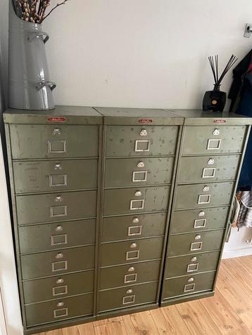 Industriële archief kasten, bestaat uit 3 delen! Bieden kan! beschikbaar voor biedingen