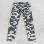 Super Leuke Camouflage Broek (L/M) - 62 € 25,-, Kleding | Dames, Broeken en Pantalons, Grijs, Lang, Maat 42/44 (L), ---